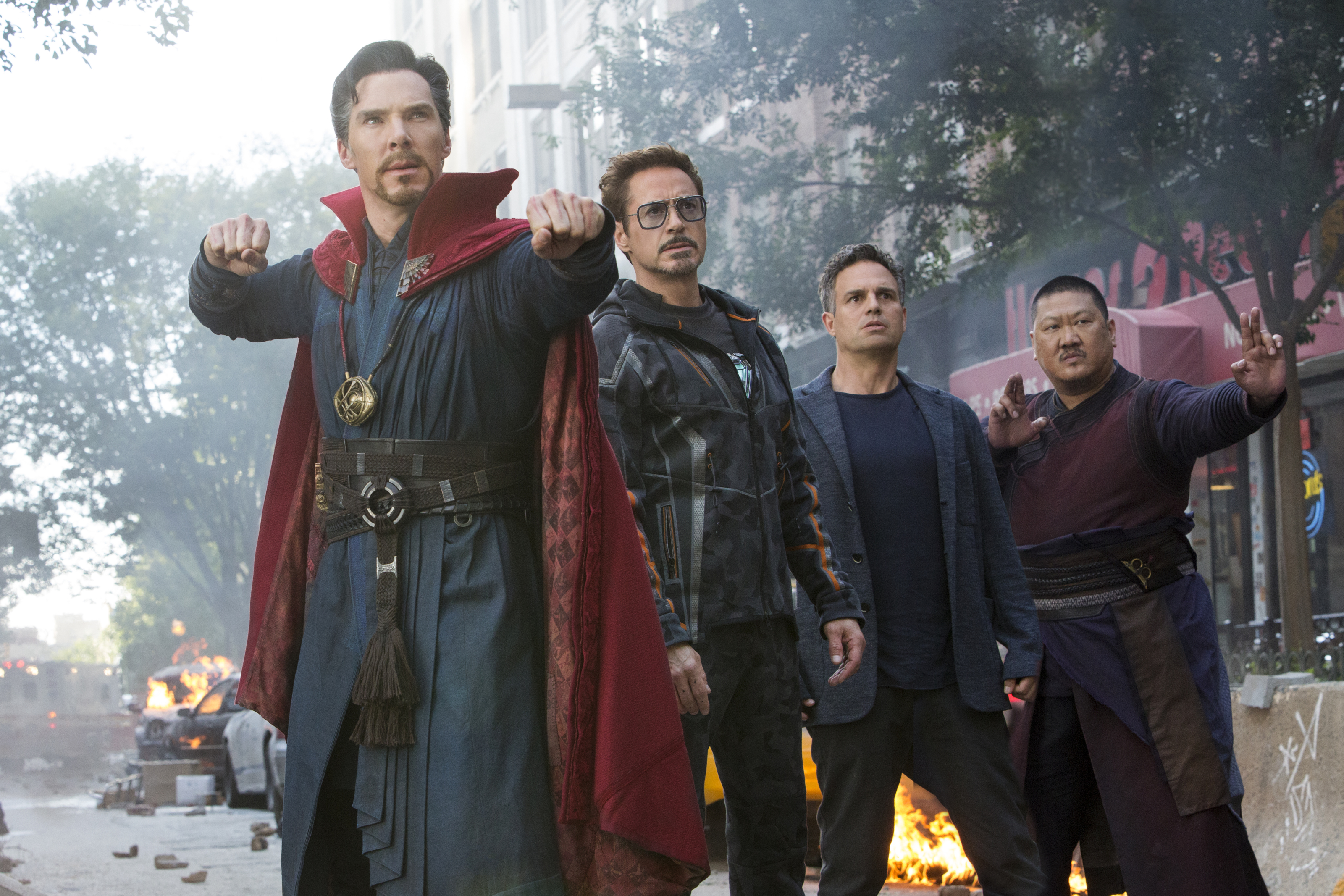 Marvel Studios' AVENGERS: INFINITY WAR
L to R: Doctor Strange/Stephen Strange (Benedict Cumberbatch), Iron Man/Tony Stark (Robert Downey Jr.), Bruce Banner/Hulk (Mark Ruffalo) and Wong (Benedict Wong)
Photo: Chuck Zlotnick
?Marvel Studios 2018