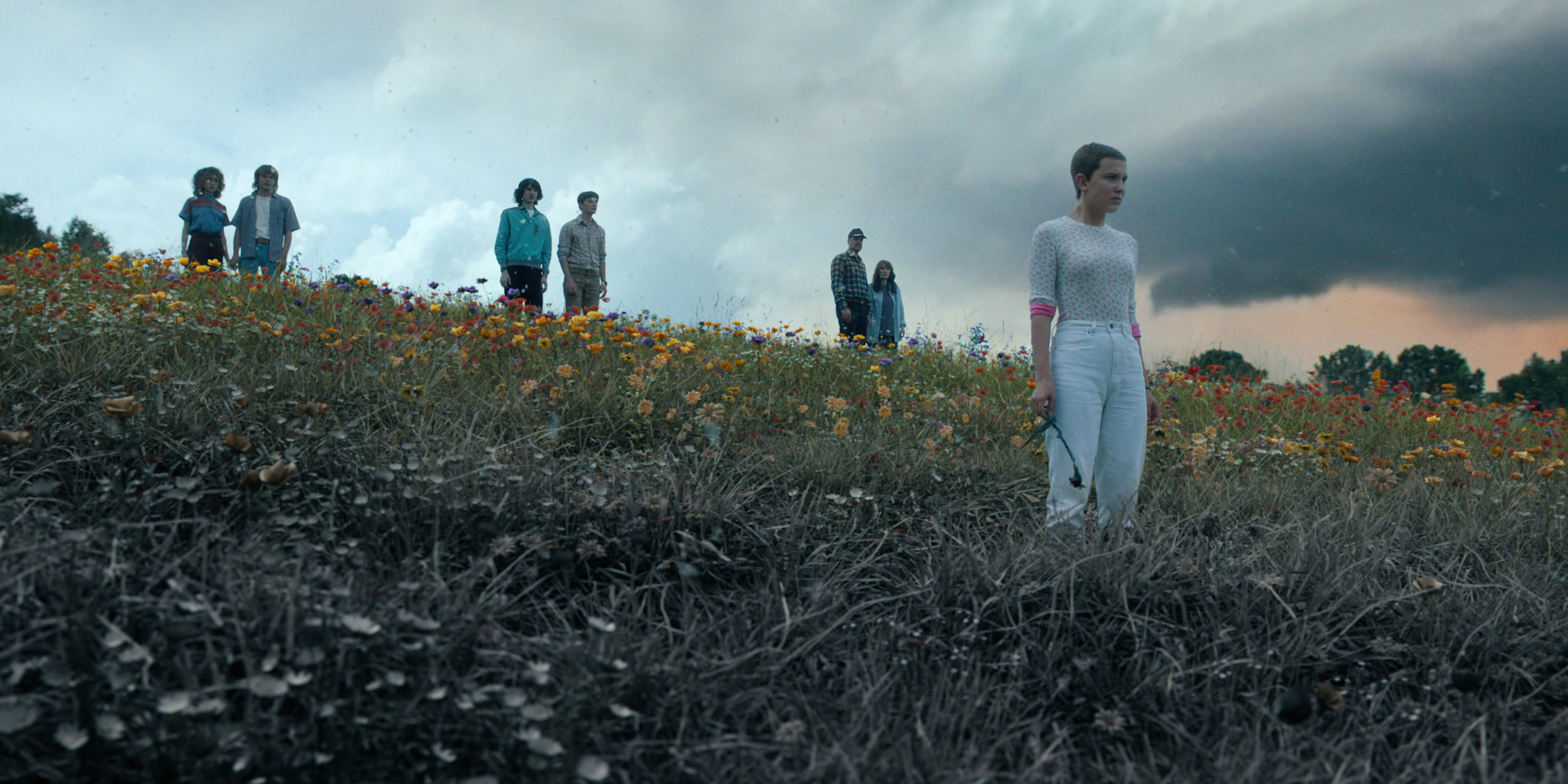 STRANGER THINGS. (L to R) Natalia Dyer as Nancy Wheeler, Charlie Heaton as Jonathan Byers, Finn Wolfhard as Mike Wheeler, Noah Schnapp as Will Byers, David Harbour as Jim Hopper, Winona Ryder as Joyce Byers, and Millie Bobby Brown as Eleven in STRANGER THINGS. Cr. Courtesy of Netflix ? 2022