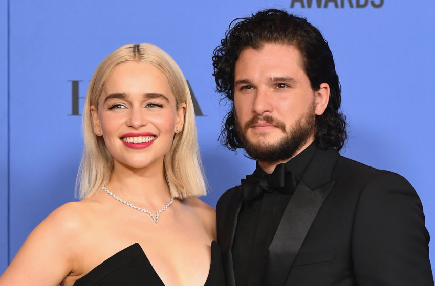 BEVERLY HILLS, CA - JANUARY 07: (L-R) Actors Emilia Clarke and Kit Harington pose in the press room during The 75th Annual Golden Globe Awards at The Beverly Hilton Hotel on January 7, 2018 in Beverly Hills, California. (Photo by Kevin Winter/Getty Images)