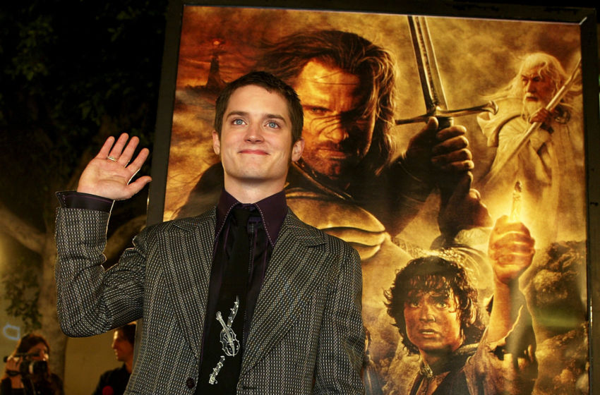 LOS ANGELES - DECEMBER 3: Actor Elijah Wood arrives at the premiere of