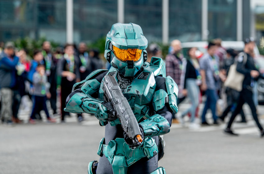 NEW YORK, NEW YORK - OCTOBER 06: A cosplayer dressed as Master Chief from