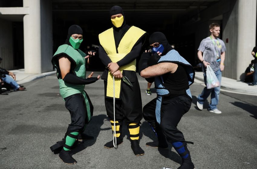 NEW YORK, NY - OCTOBER 09: Comic Con attendees pose as Mortal Kombat characters during New York Comic-Con 2015 at The Jacob K. Javits Convention Center on October 9, 2015 in New York City. (Photo by Daniel Zuchnik/Getty Images)